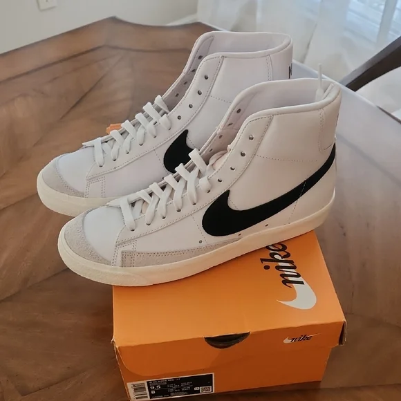 Nike Blazer Mid ‘77 - Picture 1 of 11